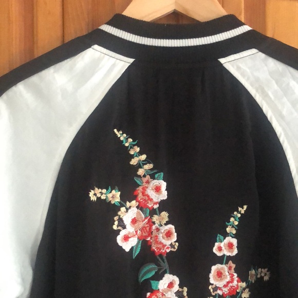 Embroidered baseball style jacket. White/black w/ gorgeous floral embroidery - Picture 7 of 13